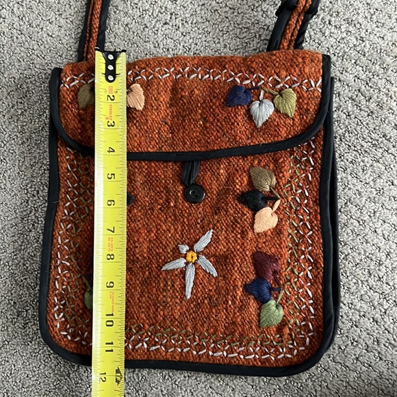 NEW 100% Wool Embroidered Crossbody Bag - Picture 9 of 10